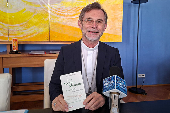 Leseempfehlung: Erzbischof Josef Grünwidl schrieb für die Neuauflage des Buches von Johannes Bours „Nehmt Gottes Melodie in euch auf“ ein Geleitwort.