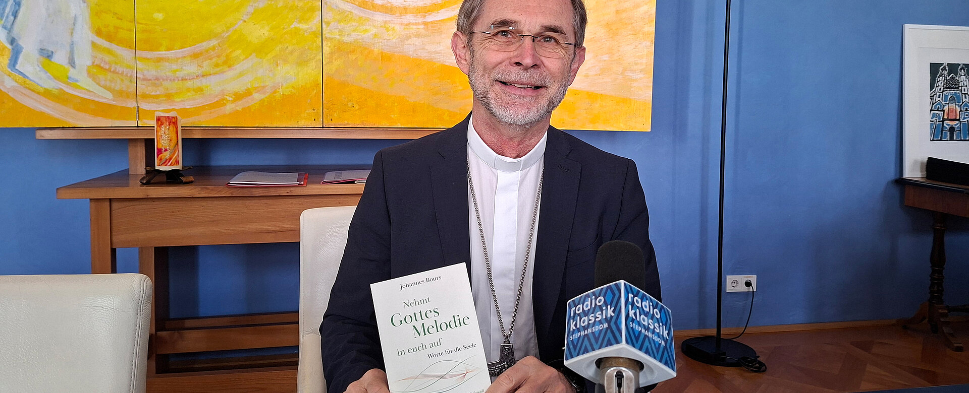Leseempfehlung: Erzbischof Josef Grünwidl schrieb für die Neuauflage des Buches von Johannes Bours „Nehmt Gottes Melodie in euch auf“ ein Geleitwort.