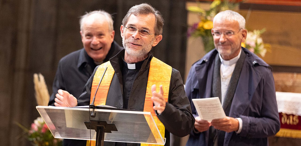Josef Grünwidl beim Gebet mit und für den neu ernannten Erzbischof im Dom.