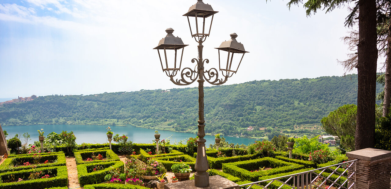Die Gärten von Castel Gandolfo wurden seit Urban VIII. von so manchem Papst der Sommerhitze von Rom im Juli und August vorgezogen.