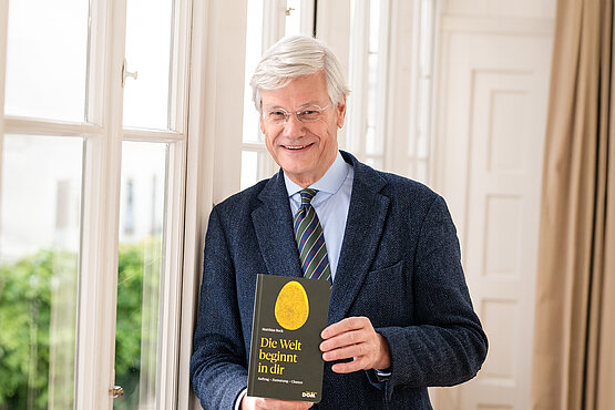 Matthias Beck führt in seinem neuen Werk behutsam und zugleich bestärkend auf eine Reise nach Innen. 