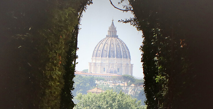Blick auf den Petersdom in Rom