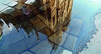 Der Steffl in der Wasserspiegelung. 