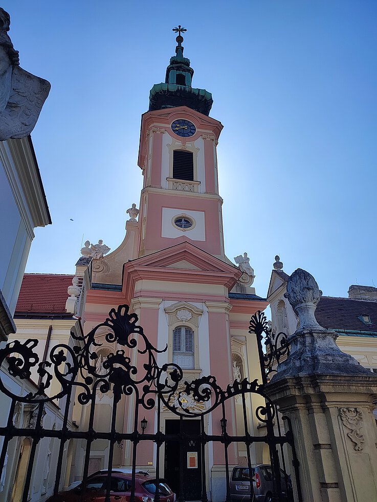 Gestartet wird bei der Jakobskirche in Schwechat.