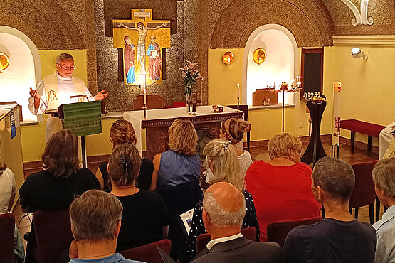 Gebet in der Schwedischen Kirche Währing