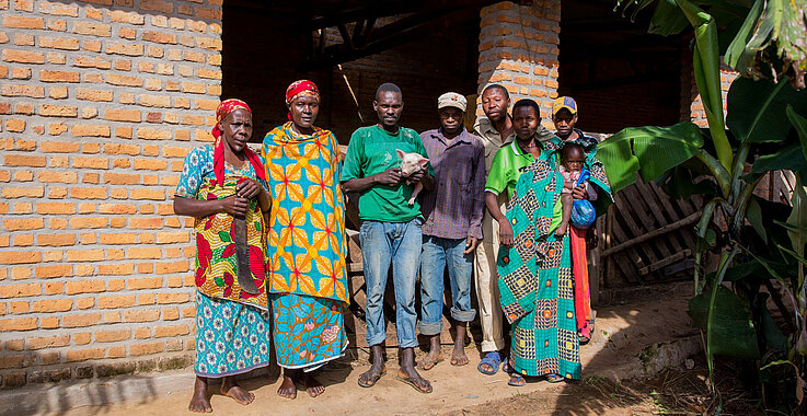 Das Ferkel-Projekt bringt die Menschen in den Gemeinden von Burundi näher zusammen. 