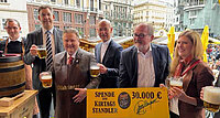 Dompfarrer Toni Faber und Bürgermeister Michael Ludwig eröffneten vergangenen Freitag den Wiener Steffl-Kirtag. 