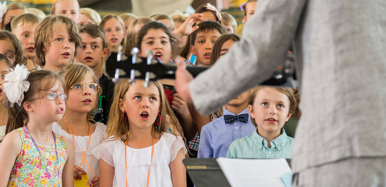 "Natürlich sind Kinder laut, wenn ihnen fad ist. Das war bei uns auch so. Aber es gab es viele Punkte, wo wir in der Messe aktiv mit dabei waren."