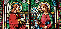 Glasfenster in der Votivkapelle des Linzer Mariendoms: Maria empfängt Gottes Boten (griechisch „Angelos“, Engel).  