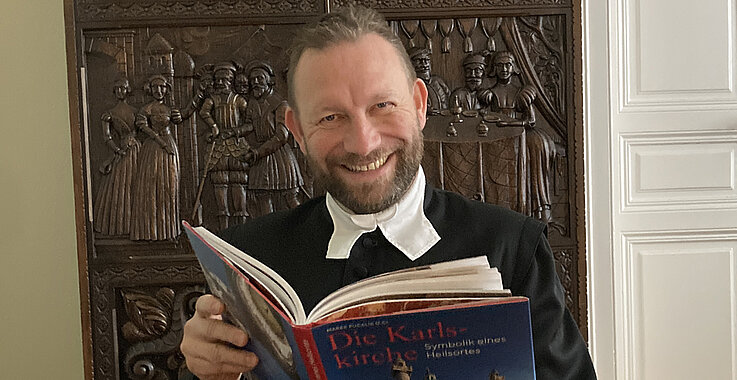 Marek Pučalík und sein Buch "Die Karlskiche. Geschichte eines Heilsortes".