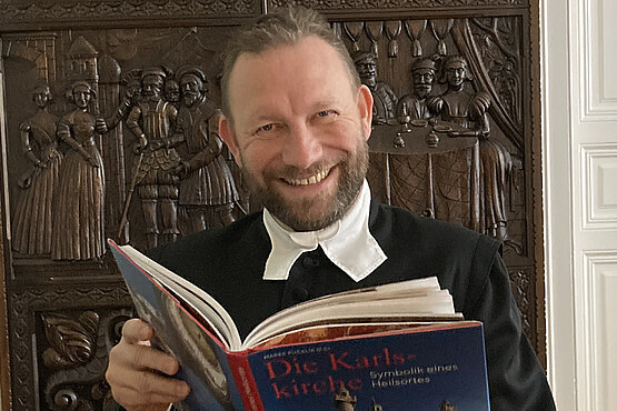 Marek Pučalík und sein Buch "Die Karlskiche. Geschichte eines Heilsortes".