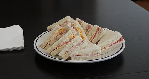 Tramezzini sind belegte Sandwiches.