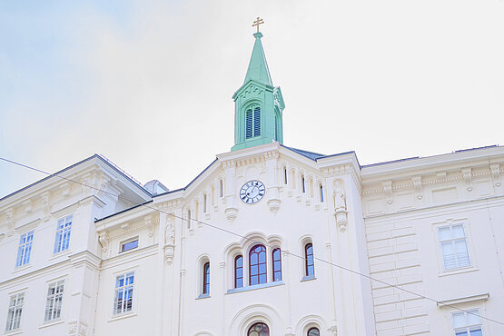 Bekannt unter den katholischen Ostkirchen, aber fast versteckt: die Kirche der Griechisch-katholischen Zentralpfarre Sankt Barbara in der Postgasse in Wien-Innere Stadt.
