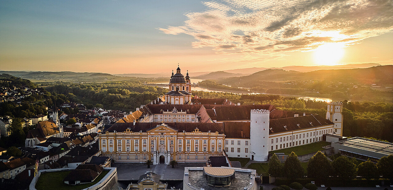 Abt Ludwig Wenzl vom Stift Melk erklärt: "Ich spreche lieber von Aufgaben statt von Problemen.“