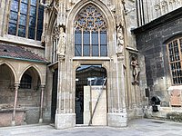 Zerstörte Glasscheibe beim Singertor