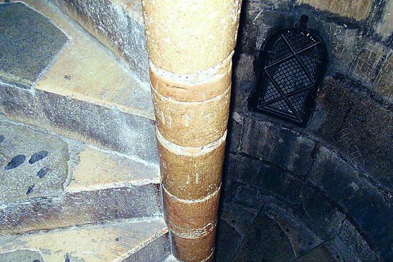 Der Südturm: 343 Stufen in den Himmel – gotische Wendeltreppe im Alten Steffl.