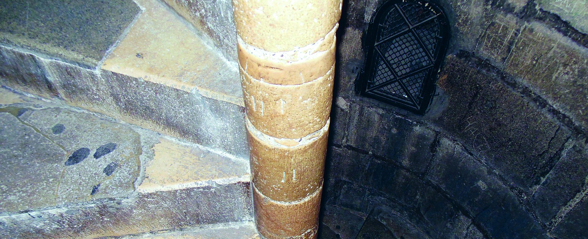 Der Südturm: 343 Stufen in den Himmel – gotische Wendeltreppe im Alten Steffl.