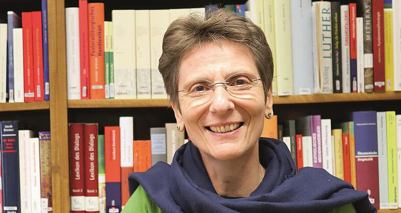 Ingrid Fischer (64) hat Psychologie und Humanbiologie sowie Theologie studiert. Sie ist Programmleiterin der AKADEMIE am DOM der Theologischen Kurse. 