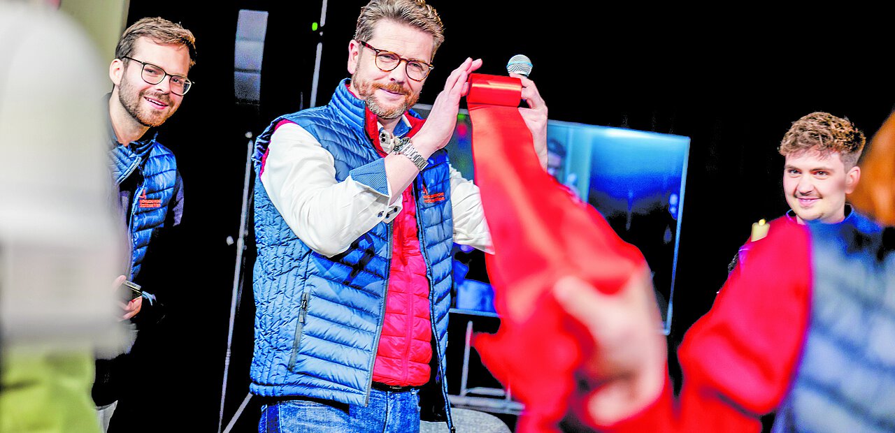 Projektleiter Martin Sindelar bei der Eröffnung des Studios Raum3.