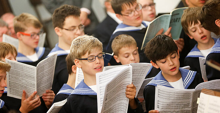Kirchenmusikalische Glanzpunkte sind unter dem Mitwirken der Wiener Sängerknaben in der Hofburgkapelle zu erleben. 
