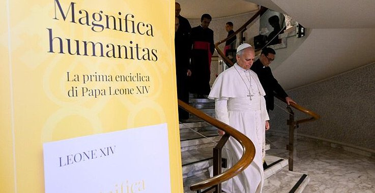 Papst Leo XIV plädiert für eine "Entwaffnung der Künstlichen Intelligenz".