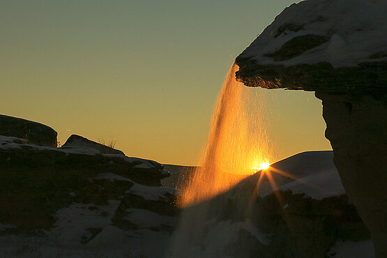 Sonnenaufgang mit Wasserfall
