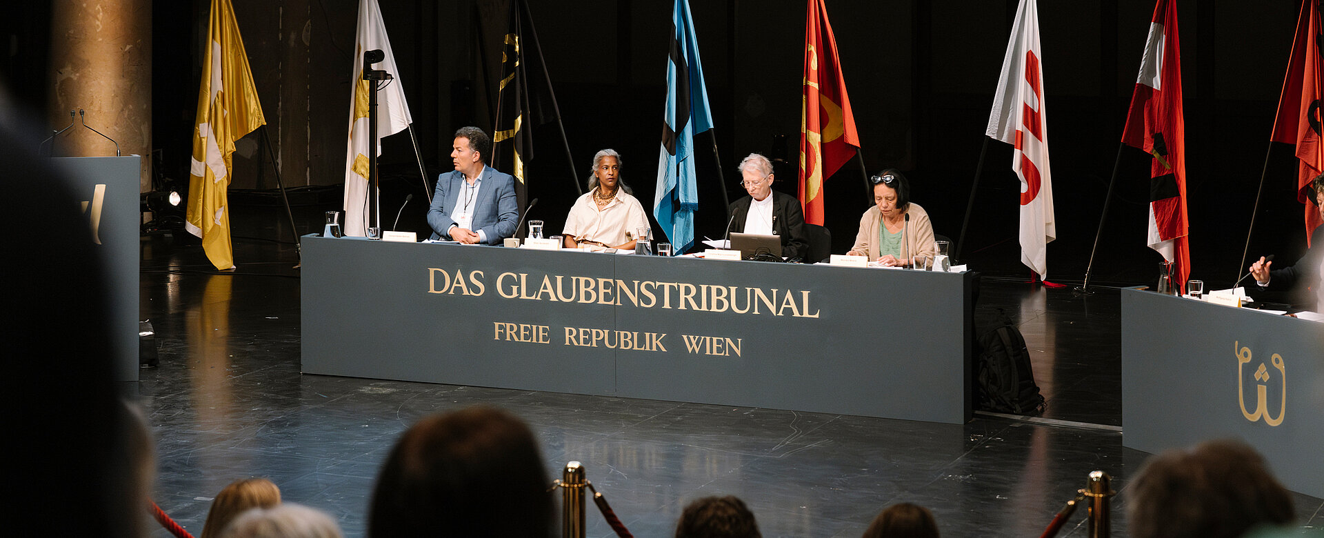 Das Glaubenstribunal verhandelte die Rolle von Religionen im globalen Kapitalismus.