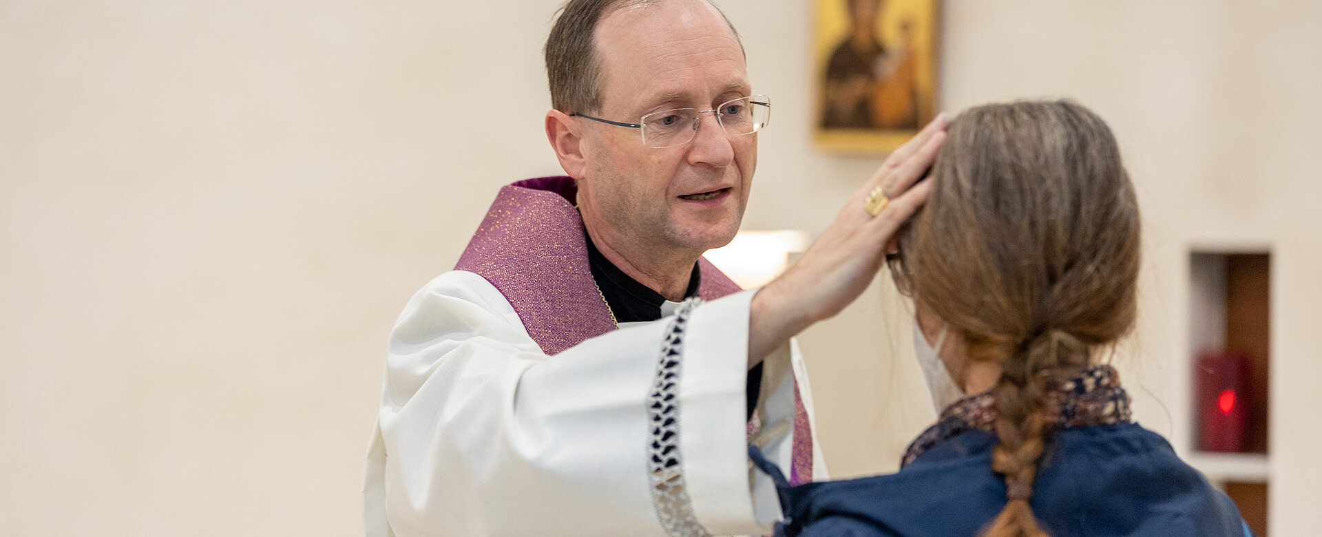 Das "Aschekreuz to go" gibt es etwa am Wiener Hauptbahnhof zu holen. 