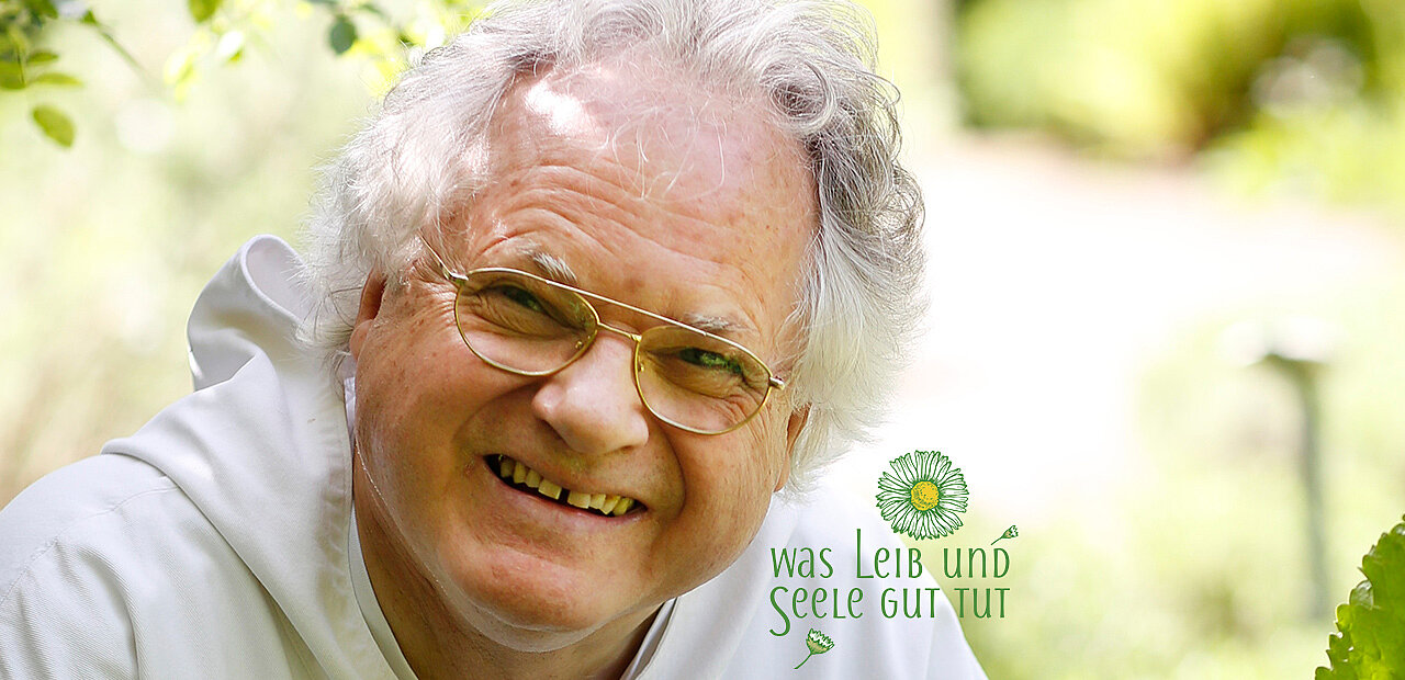 P. Johannes Pausch und das Logo zur Fastenserie "Was Leib und Seele gut tut"