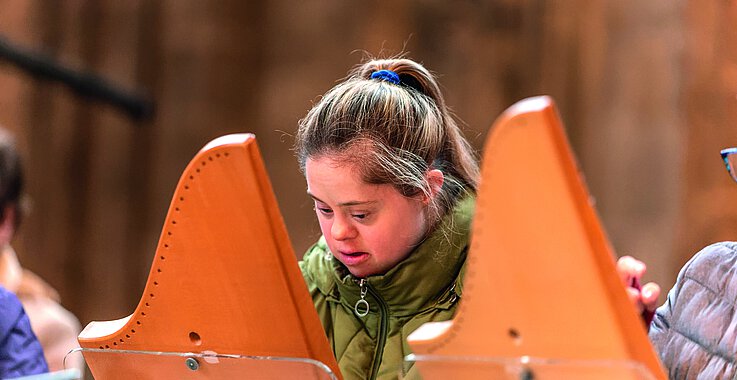 Mittendrin statt nur dabei: Menschen mit Behinderung einen Platz in der Kirche zu geben, bedeutet unter anderem, ihnen Möglichkeiten zur Mitgestaltung zu geben.