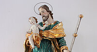 Die Statue des Heiligen Josef in der Neuen Pfarrkirche in Bodensdorf. 