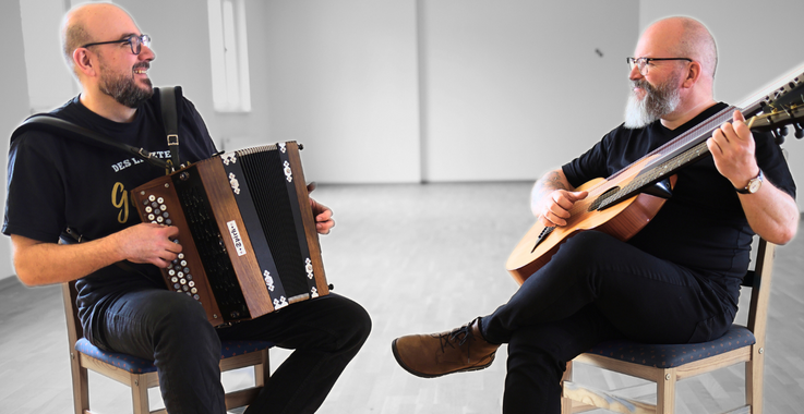Patrick Rutka mit der Knöpferlharmonika und Klaus Steurer mit der Kontergitarre.
