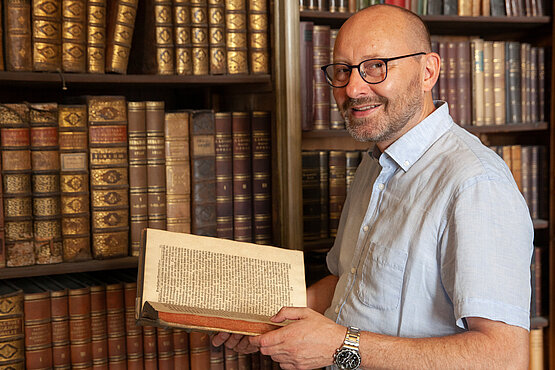 Domarchivar Reinhard Gruber: „Im Domarchiv gibt es schon ab dem 14. Jahrhundert aufschlussreiche Inventare, zunächst für die Reliquiensammlung, dann auch für die Ausstattung des Stephansdomes.“