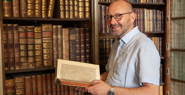 Domarchivar Reinhard Gruber: „Im Domarchiv gibt es schon ab dem 14. Jahrhundert aufschlussreiche Inventare, zunächst für die Reliquiensammlung, dann auch für die Ausstattung des Stephansdomes.“