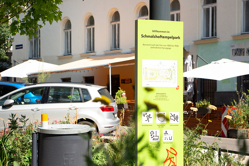 Kühle, schattige Orte, wie der Schmalzhoftempelpark dienen bei großer Hitze oft als Rückzugsorte für obdachlose Menschen. 
