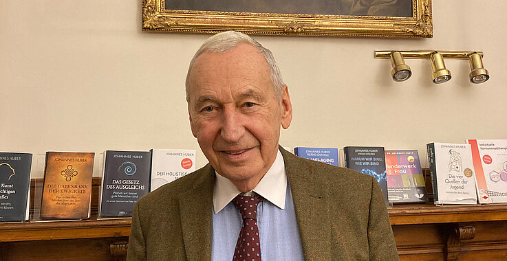 Johannes Huber hat bereits 25 Bücher geschrieben. 