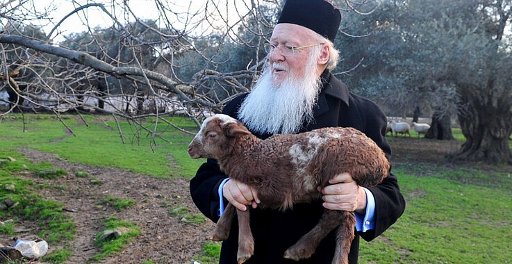 Patriarch Bartholomaios mit Lamm