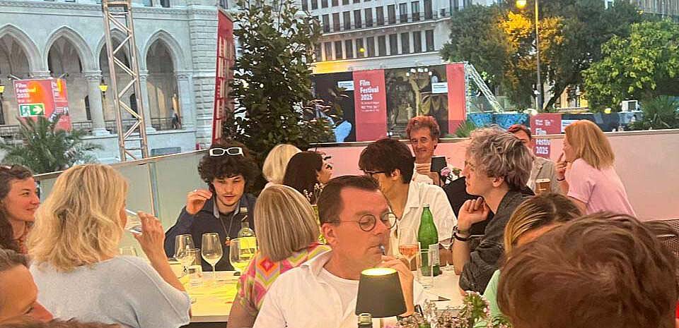 Die Initiative "Österreich der runden und eckigen Tische" bringt Menschen mit unterschiedlichen Weltanschauungen wieder ins Gespräch. 