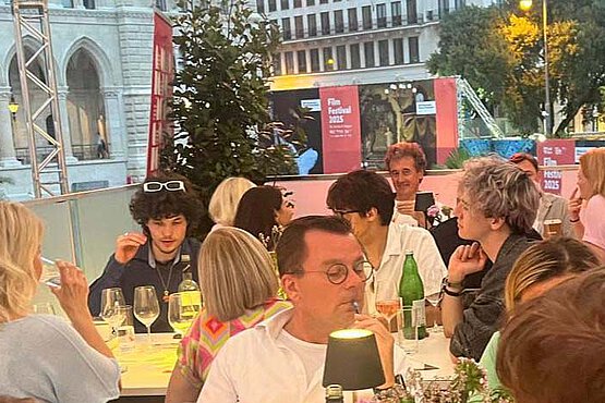 Die Initiative "Österreich der runden und eckigen Tische" bringt Menschen mit unterschiedlichen Weltanschauungen wieder ins Gespräch. 