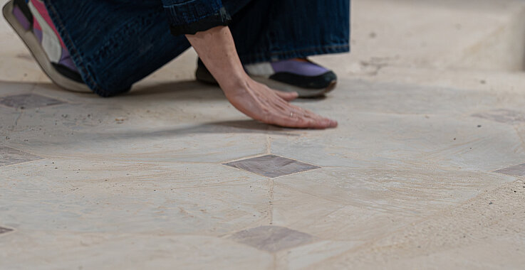 Budapester Marmor soll wieder den Boden der Kanzel schmücken.