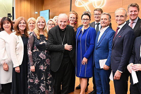 Abgeordnete mit Kardinal Schönborn