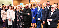 Abgeordnete mit Kardinal Schönborn