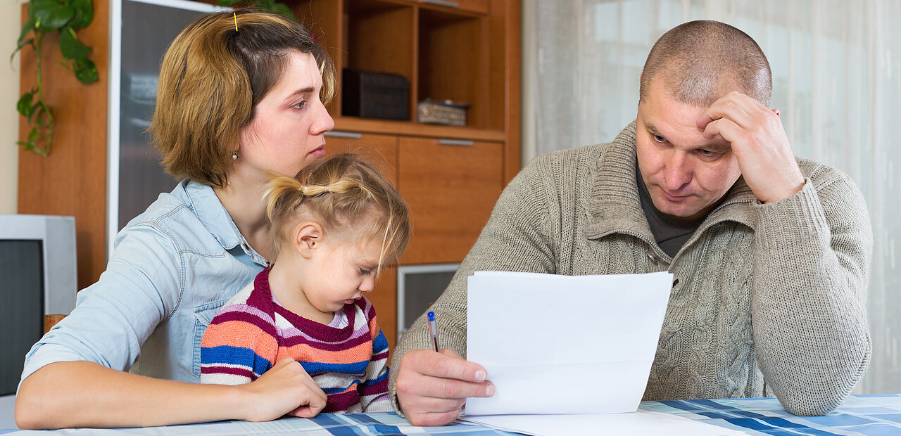 Der Katholische Familienverband Österreichs hat 20.000 Unterschriften gegen die von der Regierung geplanten Kürzungen bei Familien gesammelt.