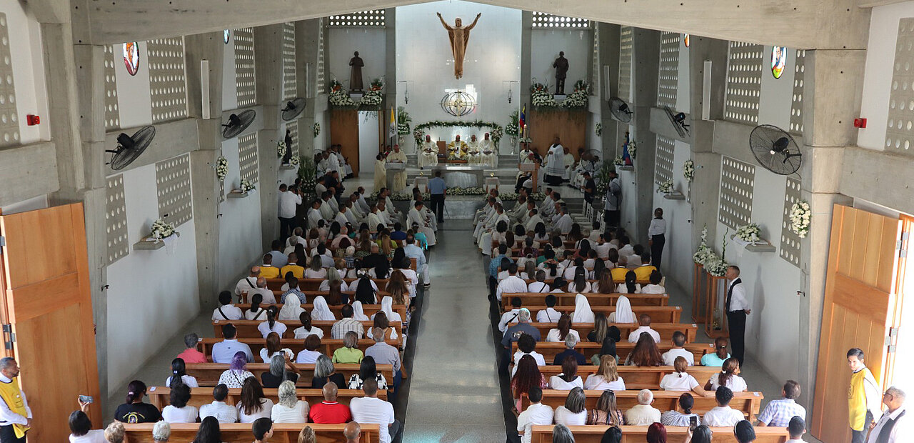 Gottesdienst in der Kirche in der Siedlung „Ciudad Chavez“: Für viele Venezolaner ist die Kirche ein Anker in der Krise des südamerikanischen Landes.
