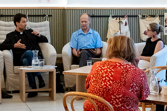Im Gespräch waren die Gäste bei der neuen Dialogreihe – ein guter Start zum herausfordernden Thema „Assistierter Suizid“.