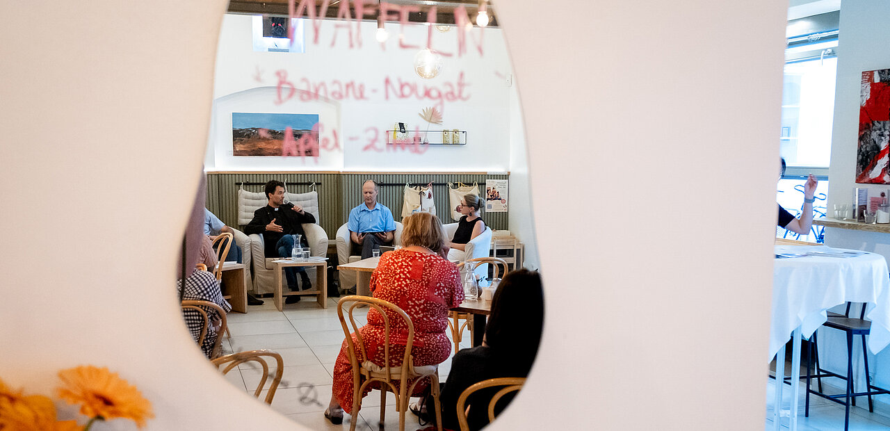 Im Gespräch waren die Gäste bei der neuen Dialogreihe – ein guter Start zum herausfordernden Thema „Assistierter Suizid“.