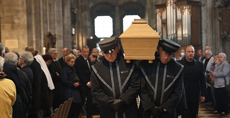 Zuletzt feierte eine illustre Trauergemeinde im Dom ein Abschiedsfest für Otto Schenk. 