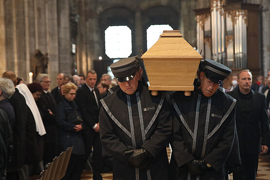 Zuletzt feierte eine illustre Trauergemeinde im Dom ein Abschiedsfest für Otto Schenk. 