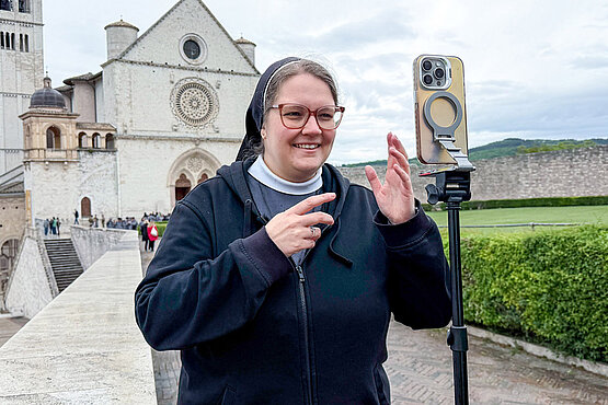 Via Social Media berichtet die österreichischen Franziskanerin Ida Vorel aus Assisi.