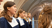 Die Wiener Chormädchen stehen, ebenso wie die Wiener Sängerknaben, in einer mehr als 500-jährigen Chortradition.